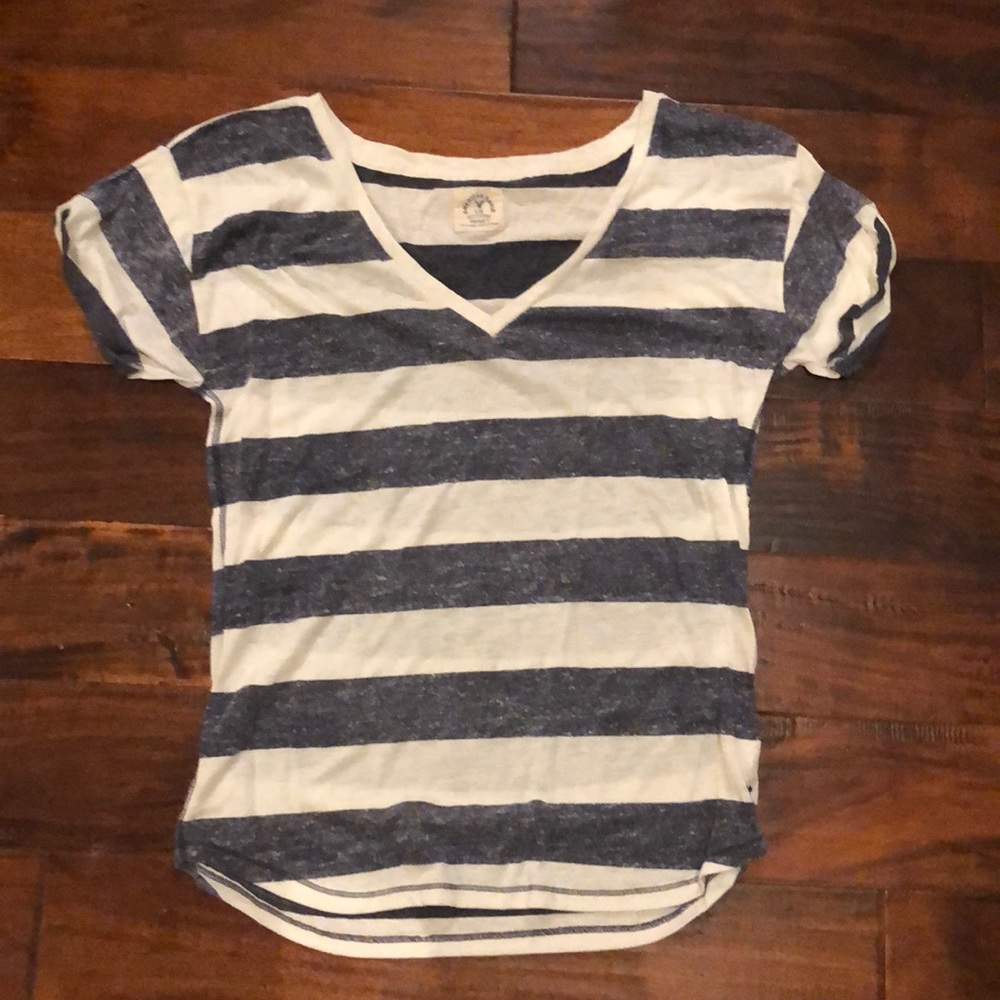 Striped shirt sleeve shirt